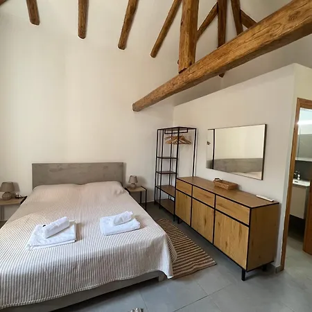 Linos Old Barn بيت للعطل